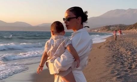 Ελένη Φουρέιρα: Η χαλαρή εξόρμηση με τον γιο της στη φύση και το αναπάντεχο δώρο του