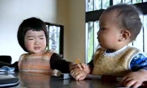 Βίντεο: Μην με ακουμπάς σου λέω!