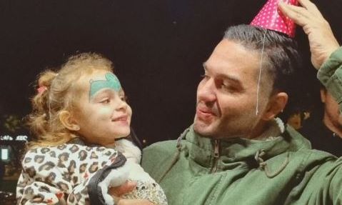 Ο Χρήστος Μάστορας τραγουδά την «Αστερομάτα» με τη βαφτιστήρα του, Σοφία – Το σχόλιο της Κλαυδίας