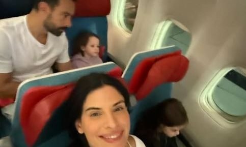 Μπόμπα - Τανιμανίδης: Αναχώρησαν για το Μπαλί - Φώτο με τις δίδυμες και τη γιαγιά Ματούλα