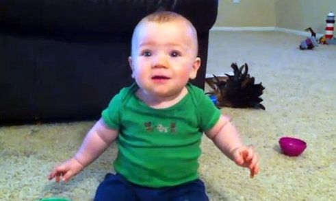 Βίντεο: «Είμαι τόσο χαρούμενος όταν έρχεται ο μπαμπάς σπίτι;»