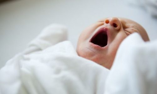 Το πρώτο μωρό που ήρθε στον κόσμο για το 2013 ανά τον πλανήτη!