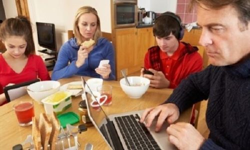 Πόσο έχει επηρεάσει η τεχνολογία τη ζωή μας; Δείτε το βίντεο που μάζεψε πάνω από 44.500.000 likes!