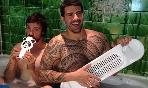 Δεν φαντάζεστε τι δώρο πήραν δύο αδέλφια στους γονείς τους για την επέτειο του γάμου τους! (εικόνες)