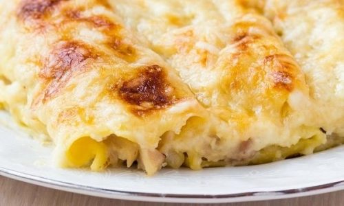 Κανελόνια με κιμά και μπεσαμέλ!