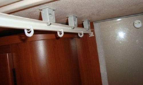 Έτσι θα εξαφανιστούν οι λεκέδες στον τοίχο και στο ταβάνι του μπάνιου!