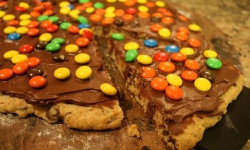 Πίτσα από γιγάντιο μπισκότο αποκλειστικά για τα μικρά σας!