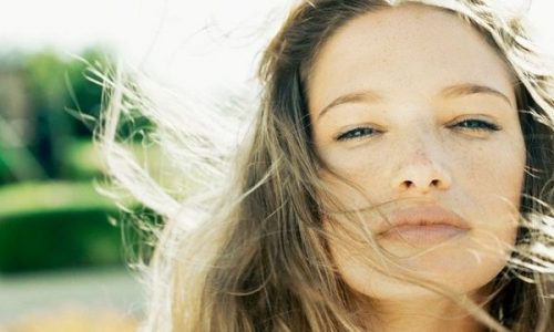 Αυτό είναι το κόλπο για να εξαφανιστούν οι πανάδες από τον ήλιο!