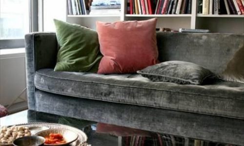 Κι όμως αυτό είναι το κόλπο για να εξαφανιστεί ο λεκές από αναψυκτικό στον καναπέ!