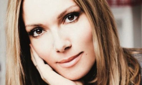 Η Βίκυ Καγιά σε χαλαρή βόλτα στη Γλυφάδα, με τη μητέρα της και τη μικρή Bianca!