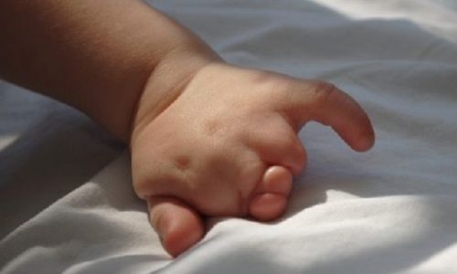 Τι είναι η αμνιακή μπάντα και πώς επηρεάζει το έμβρυο (βίντεο)