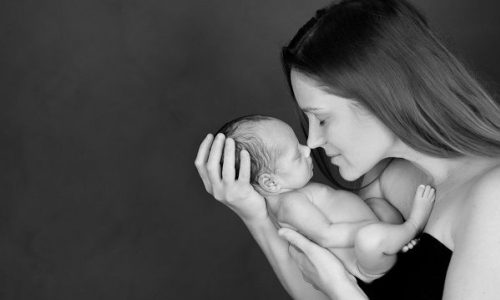 Μάνα είναι μόνο μία, μπορεί και δύο, μπορεί και καμία!