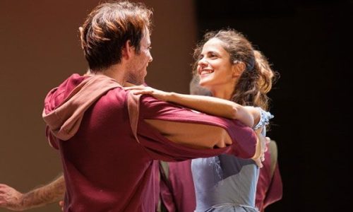 Πιάνω παπούτσι πάνω στο πιάνο: Οι Patari Project αφιερώνουν μια παράσταση στους πρόσφυγες