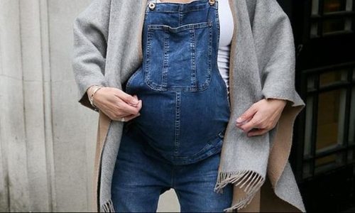 Παρουσιάστρια γεννάει στις 4 Μαΐου και ο φακός την εντόπισε έξω από το στούντιο!