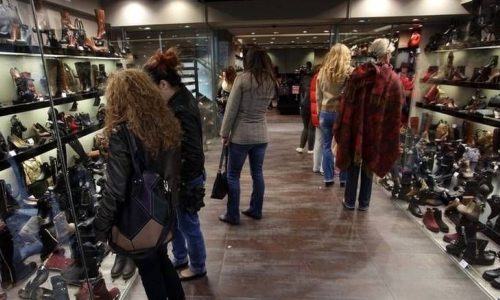 Ξεκινά δεκαήμερο εκπτώσεων μετά την αργία της Πρωτομαγιάς