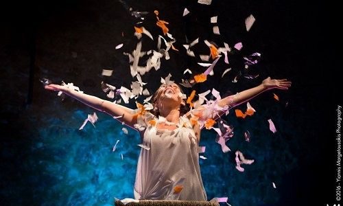 Μια παράσταση αφιερωμένη σε όλες τις μαμάδες: «Μισό λεπτάκι, έρχομαι», της Μαρίας Παυλοπούλου