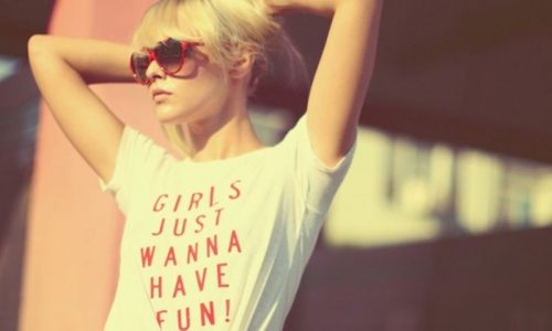 «Μπαμπά, θα πάω για καφέ μ’έναν φίλο μου…» (Φίλος; Μα δεν υπάρχουν φίλοι!!!), ο Νίκος Συρίγος γράφει