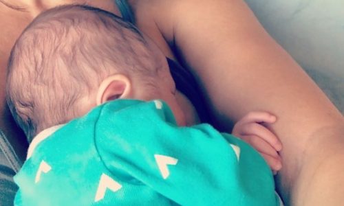 Πρωινές αγκαλίτσες με τον μόλις ενός μηνός γιο της η διάσημη ηθοποιός (pics)