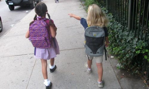 Ανοίγουν τα σχολεία: Πώς θα γίνεται με ασφάλεια η μετακίνηση των μαθητών