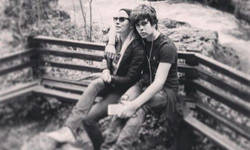 Άγγελος Λάτσιος: Πόσταρε φωτό να φιλάει την αδελφή του, Λάουρα κι «έλιωσε» το instagram