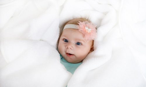 Υπέροχο βρεφικό βελούδικο κορμάκι για τις λιλιπούτειες πριγκίπισσές σας