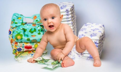 Η μπέμπα θέλει λεφτά... και όχι παιχνίδια (vid)