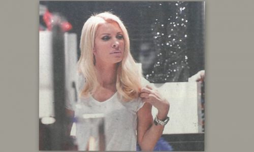 Ελένη Μενεγάκη: Για ψώνια με τις κόρες της (pics)