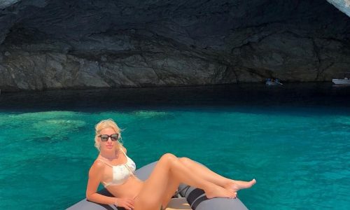 Ελένη Μενεγάκη: Το πρωινό μπάνιο, το σχόλιο follower και η απάντησή της (pics)