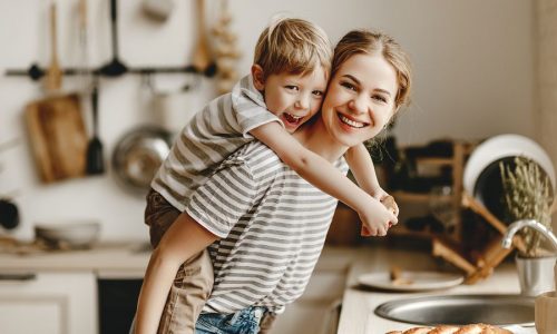 Οι 5 καλύτερες συνταγές που μπορείτε να φτιάξετε με τα παιδιά σας για την γιορτή της Μητέρας