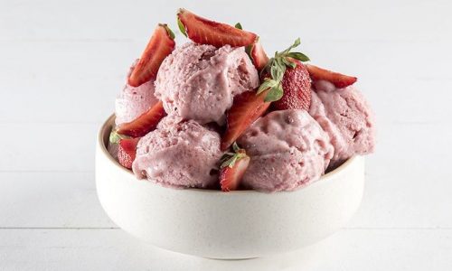 Άκης Πετρετζίκης: Συνταγή για light παγωτό με τρία μόνο υλικά