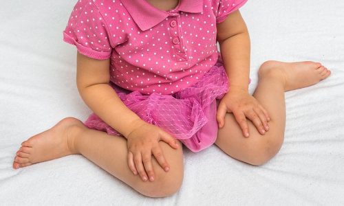 Γιατί είναι απόλυτα φυσιολογικό να αφήνετε το παιδί σας να κάθεται σε θέση W