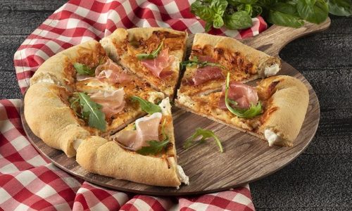 Πίτσα με 4 τυριά & κρούστα με τυρί κρέμα από τον Άκη Πετρετζίκη