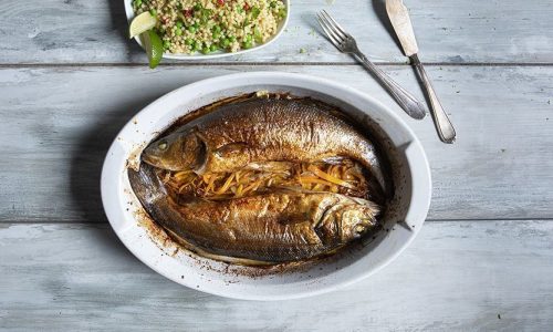 Λαβράκι με λαχανικά και κους κους από τον Άκη Πετρετζίκη