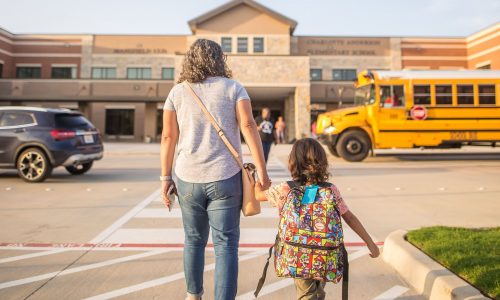 Σχολείο απέβαλλε τρία παιδιά εξαιτίας του λογαριασμού της μητέρας τους στο Instagram