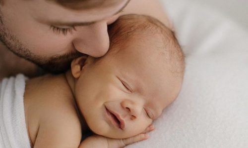 Οι πιο γλυκές φωτογραφίες μπαμπάδων με τα μωρά τους είναι αυτές (pics)