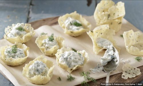 Τραγανές φωλιές παρμεζάνας με μους τυριού