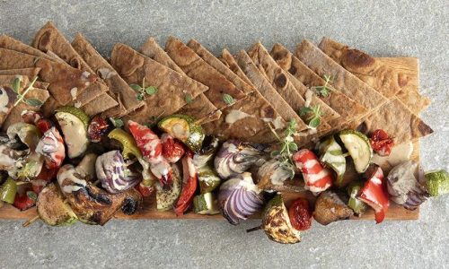 Πίτες ολικής με σουβλάκι λαχανικών - Για όσους θέλουν να αποφύγουν το κρέας