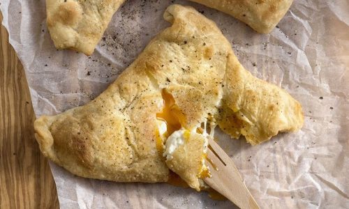 Σπιτικά και τραγανά τυροπιτάρια με αβγό
