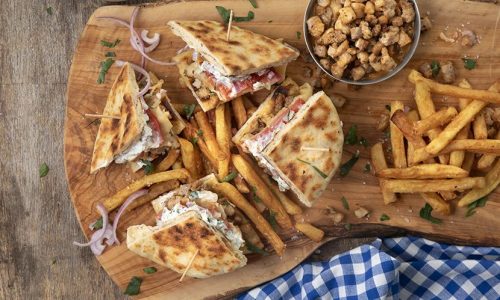 Σκεπαστή πίτα με γύρο πανσέτας – Τα παιδιά θα την απολαύσουν και με το παραπάνω