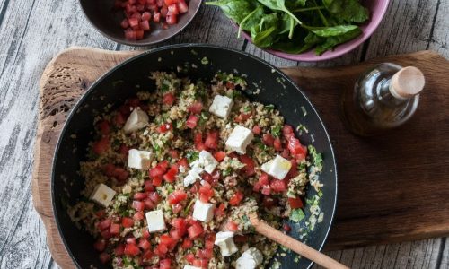 Συνταγή για σαλάτα με πλιγούρι και φέτα - Nόστιμη και χορταστική