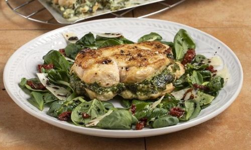 Υγιεινό γεμιστό στήθος κοτόπουλου με σπανάκι και τυρί κρέμα