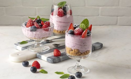 Δροσιστικά ατομικά cheesecake με φρούτα του δάσους - Έτοιμα σε ένα τέταρτο