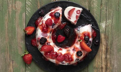 Πανακότα με φρούτα του δάσους από τον Άκη Πετρετζίκη