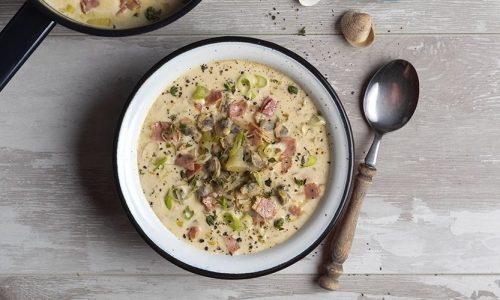 Σούπα με αχιβάδες από τον Άκη Πετρετζίκη