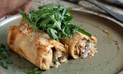 Κρέπες με μανιτάρια και κοτόπουλο από τον Άκη Πετρετζίκη