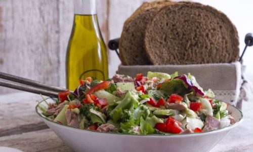 Νόστιμη και λαχταριστή τονοσαλάτα με γουακαμόλε