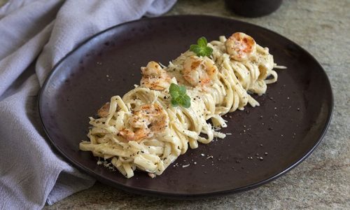 Γαριδομακαρονάδα με λευκή σάλτσα σε μόλις 10'