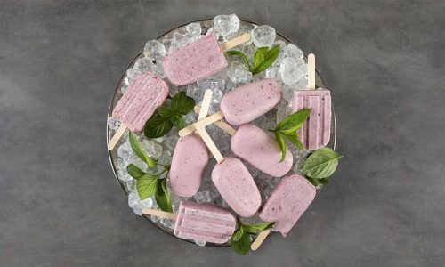 Πανεύκολα και δροσερά popsicles με γιαούρτι και κεράσια