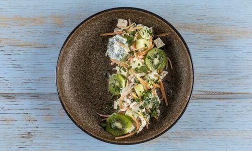 Δροσερή σαλάτα με παπάγια και ακτινίδιο