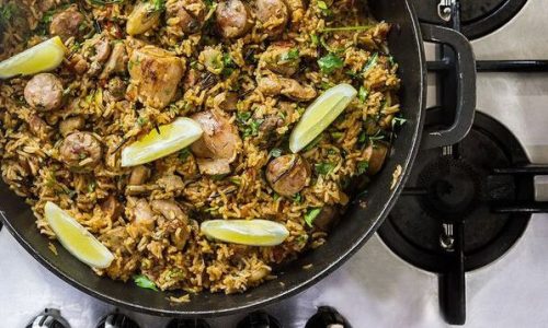 Υπέρoχο πιλάφι με κοτόπουλο και λεμόνι από τον Άκη Πετρετζίκη